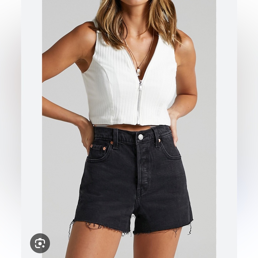 Levi Ribcage Shorts sz 29